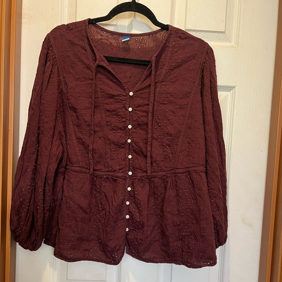 Old Navy Tops - Old navy eyelet button front blouse